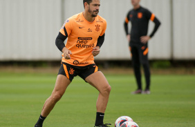 Giuliano em ao no treino do Corinthians