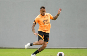 Maycon em ao no treino do Corinthians