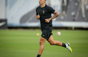 Caetano em ao no treino do Corinthians no CT Joaquim Grava