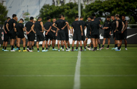 Elenco do Corinthians durante treino no CT Joaquim Grava
