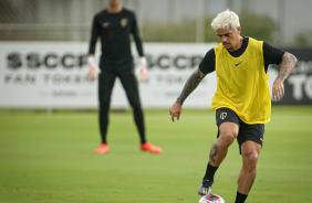 Fagner em ao no treino do Corinthians no CT Joaquim Grava