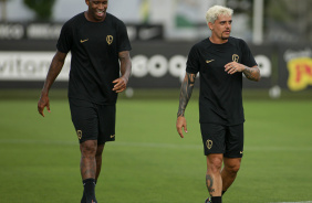 Gil e Fagner durante treino do Corinthians no CT Joaquim Grava