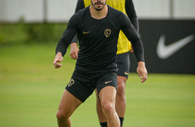 Giuliano em ação no treino do Corinthians no CT Joaquim Grava