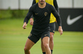 Giuliano em ao no treino do Corinthians no CT Joaquim Grava