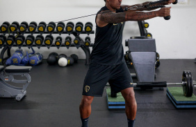 Paulinho em ação na academia do CT do Corinthians