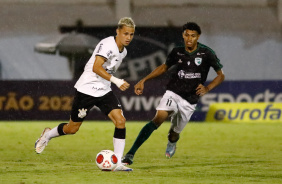 Matheus Arajo se preparando para driblar o adversrio do Zumbi