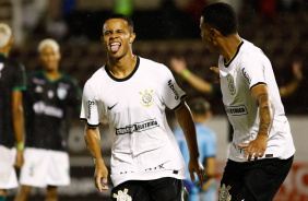 Pedro celebrando o gol marcado contra o Zumbi, na estreia da Copinha