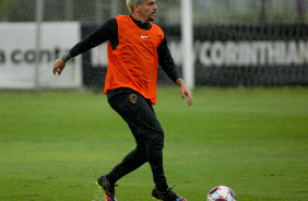 Fagner em ao durante treino do Corinthians no CT Joaquim Grava