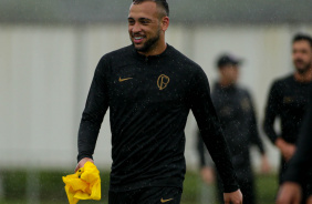 Maycon durante treino do Corinthians no CT Joaquim Grava