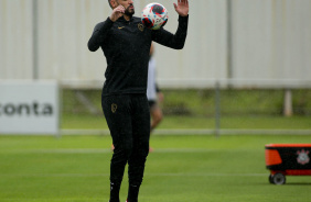 Renato Augusto em ação durante treino do Corinthians no CT Joaquim Grava