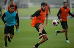 Roni, Yuri Alberto e Adson durante treino do Corinthians no CT Joaquim Grava