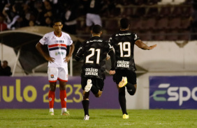 Higor e Felipe Augusto celebrando o gol marcado pelo camisa 19 contra o Fast Clube-AM