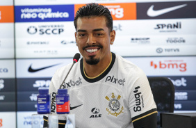 Matheus Bidu sorridente em sua apresentao no CT Joaquim Grava