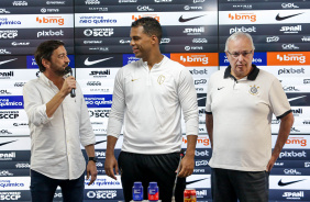 Fernando Lázaro é apresentado por Duilio e Roberto de Andrade