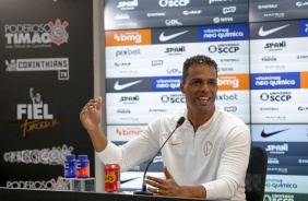 Fernando Lázaro foi apresentado nesta quarta-feira como treinador do Corinthians