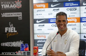 Fernando Lzaro foi apresentado no CT Joaquim Grava