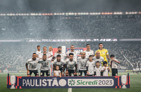 Elenco do Corinthians posa em duelo contra o Água Santa pelo Campeonato Paulista