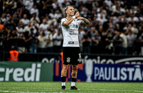 Róger Guedes dança em vitória do Corinthians contra o Água Santa no Paulista