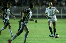 Fábio Santos dá o passe em empate com a Inter de Limeira no Paulistão