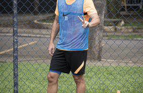 Canabarro interagindo com o fotgrafo durante atividade na pr-temporada do time de futsal