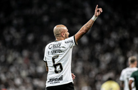 Fbio Santos comemorando gol pelo Corinthians