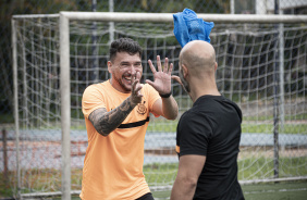 Levy e preparador da equipe de futsal durante atividade na pr-temporada