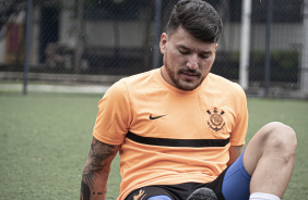 Levy se aquecendo antes da pr-temporada da equipe de futsal