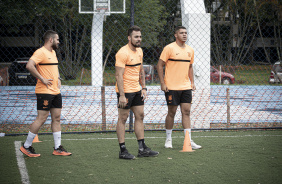 Thalisson, Lucas Oliveira e Vandeson fazendo atividade de goleiros durante pr-temporada