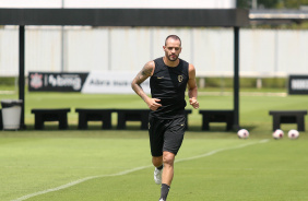 Renato Augusto corre no CT