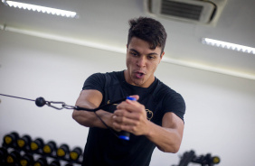 Roni durante trabalho na academia
