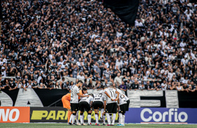 Elenco reunido para o confronto entre Corinthians e Botafogo-SP