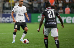 Fausto Vera prepara passe na vitria contra o Botafogo-SP pelo Paulisto