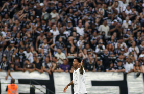 O zagueiro Gil na vitria contra o Botafogo-SP pelo Paulisto