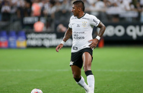Paulinho corre na vitria contra o Botafogo-SP pelo Paulisto