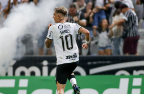Rger Guedes comemora na vitria contra o Botafogo-SP pelo Paulisto
