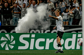 Rger Guedes comemora o primeiro gol do Corinthians contra o Botafogo-SP