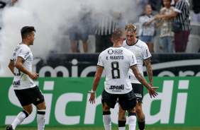 Roni, Rger Guedes e Renato Augusto na vitria contra o Botafogo-SP pelo Paulisto