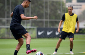 Arthur Sousa e Matheus Arajo em treino do Corinthians antes de enfrentar o So Bernardo