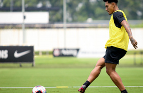 Du Queiroz passa em treino do Corinthians antes de enfrentar o So Bernardo