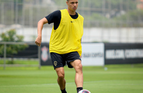 Matheus Arajo em treino do Corinthians antes de enfrentar o So Bernardo