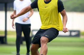 Murillo faz passe em treino do Corinthians antes de enfrentar o So Bernardo