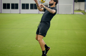 Yuri Alberto domina no peito em treino do Corinthians antes de enfrentar o So Bernardo