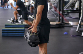 Bruno Mndez em ao na academia do Corinthians antes de encarar o So Bernardo