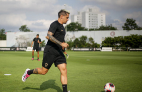 Fagner em ao no ltimo treino do Corinthians antes de encarar o So Bernardo