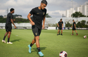 Fausto Vera em ao no ltimo treino do Corinthians antes de encarar o So Bernardo