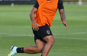 Matheus Bidu em ação no último treino do Corinthians antes de encarar o São Bernardo
