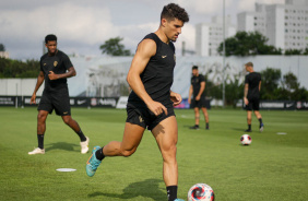 Rafael Ramos em ao no ltimo treino do Corinthians antes de encarar o So Bernardo