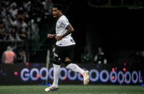 Gil comemora em empate do Corinthians contra o Palmeiras no Paulista
