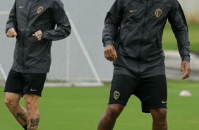 Gil e Róger Guedes durante treino do Corinthians