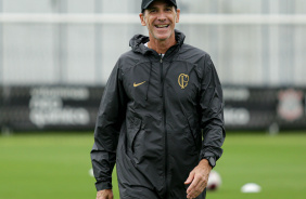 Luciano Dias durante treino do Corinthians